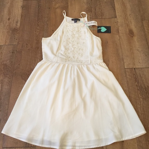 Kendall & Kylie Dresses & Skirts - NWT Kendall and Kylie dress size small white